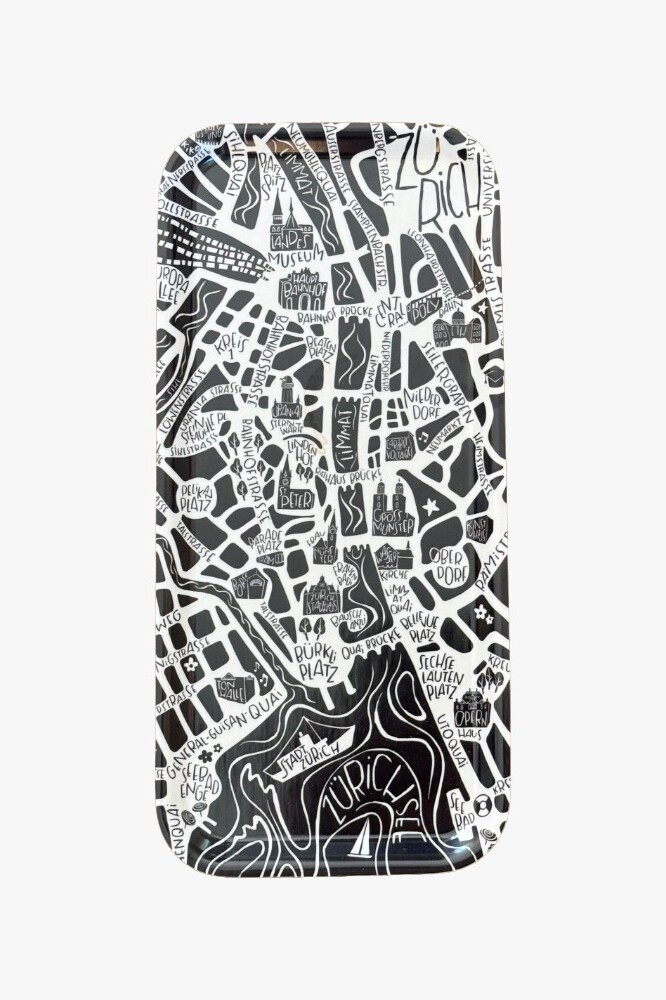 Hand-illustrated Zürich city map tray in FSC birch wood by Tokiko. A limited edition exclusive to Etcheaz — available in black or Zürich Blue. The collector’s object for Zürich lovers.