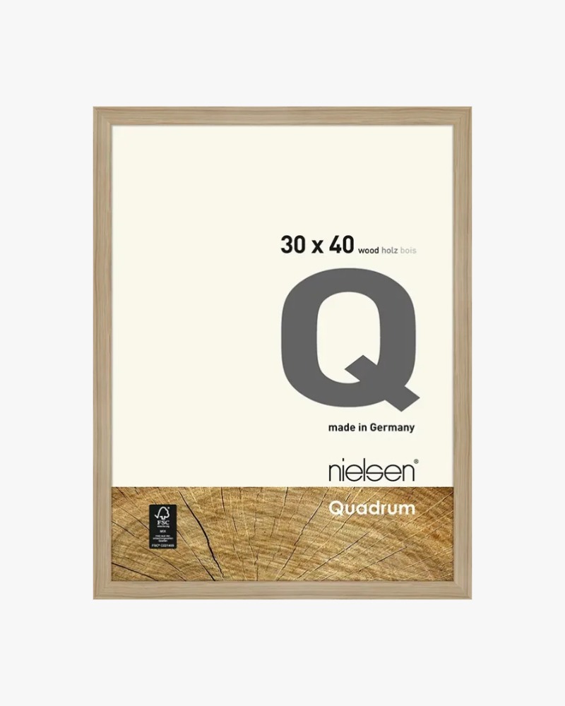 The Quadrum 30×40 cm features FSC-certified pine wood, float glass & easy clip-change system. Made in Germany. Available at Etcheaz