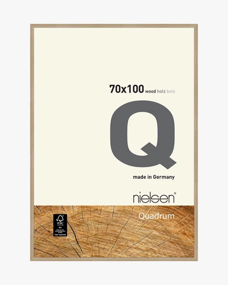 Make a bold wall statement. The Nielsen Quadrum 70×100 cm oak frame is precision-crafted with FSC-certified pine & float glass. For prints that deserve space. Made in Germany.