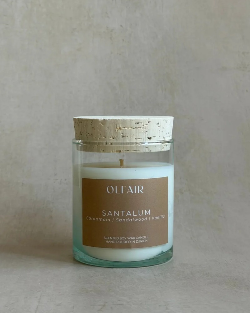 Santalum scented candle by Olfair in a clear glass with cork lid, warm sandalwood fragrance handmade in Zürich