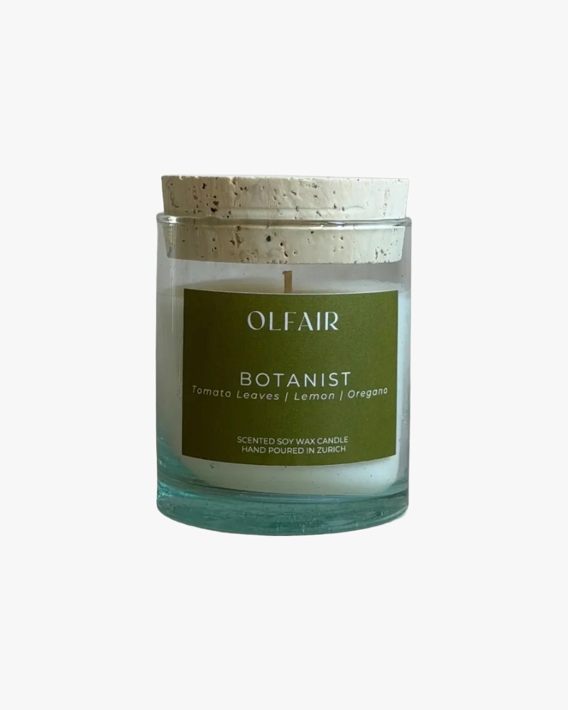 Botanist scented candle by Olfair in a clear glass with cork lid, aromatic sage and cedarwood fragrance handmade in Zürich