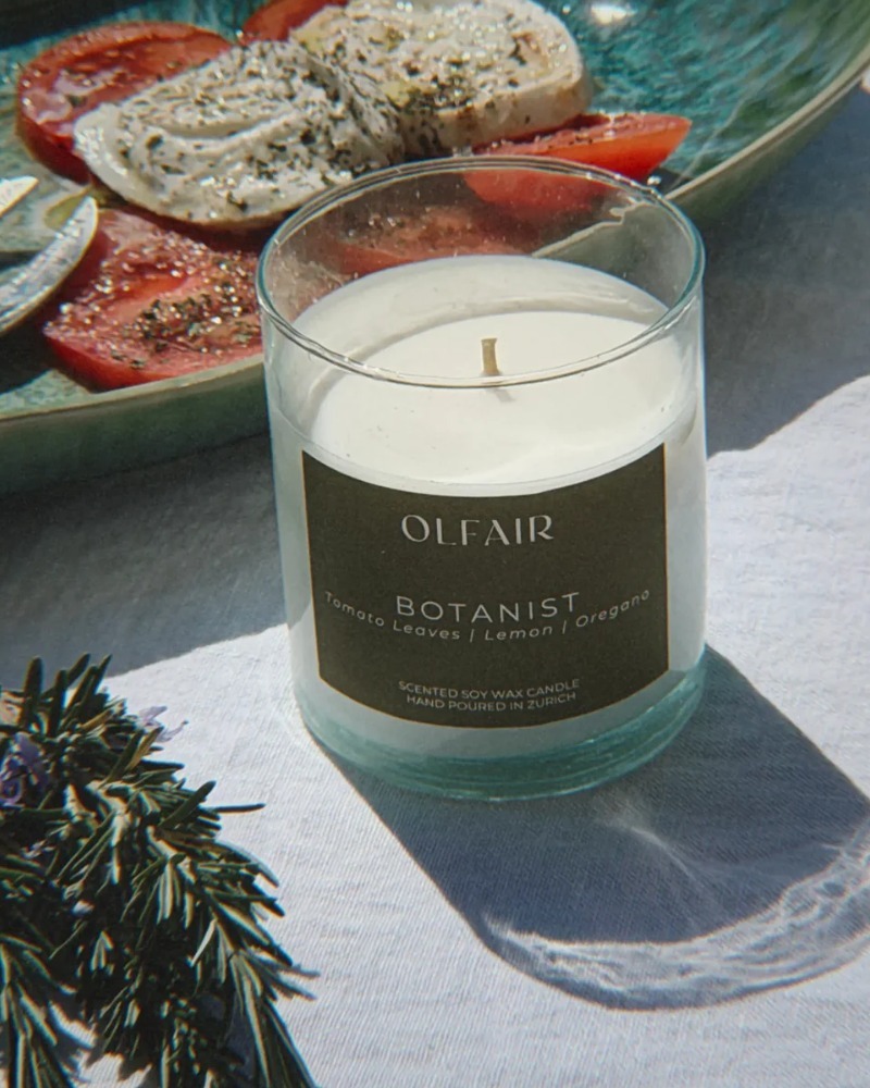 Botanist scented candle by Olfair in a clear glass with cork lid, aromatic sage and cedarwood fragrance handmade in Zürich