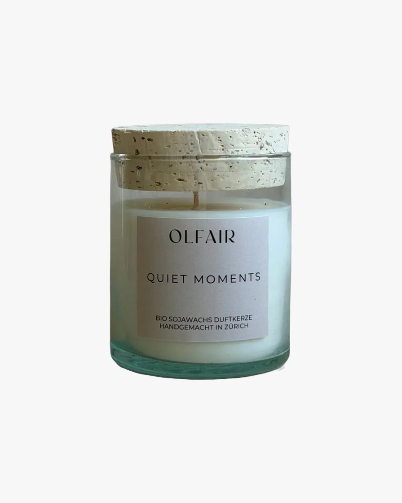Quiet Moment scented candle by Olfair in a clear glass with cork lid, vetiver and geranium fragrance handmade in Zürich