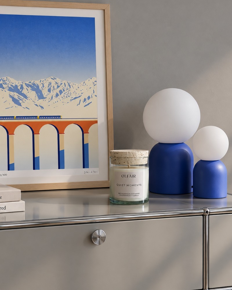 Quiet Moment scented candle by Olfair in a clear glass with cork lid, vetiver and geranium fragrance handmade in Zürich