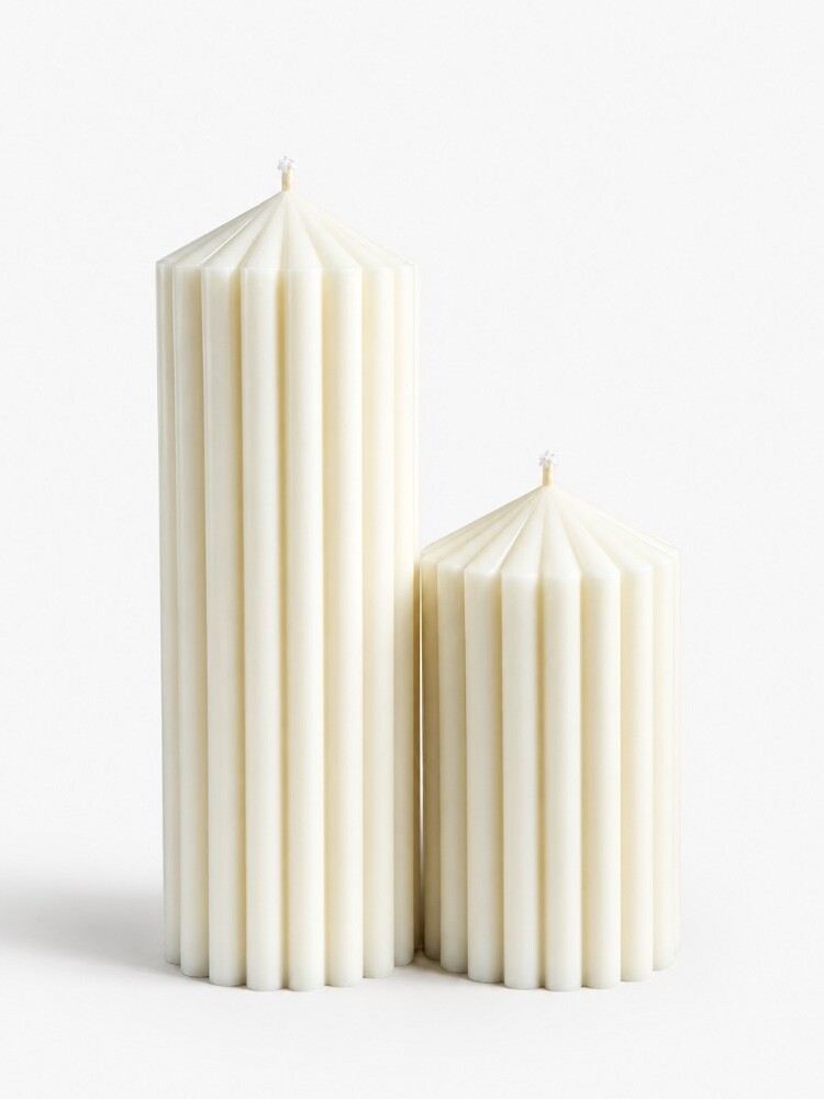 Nordic cylinder candle by Olfair with bold ribbed texture, handmade in Zürich from natural olive wax