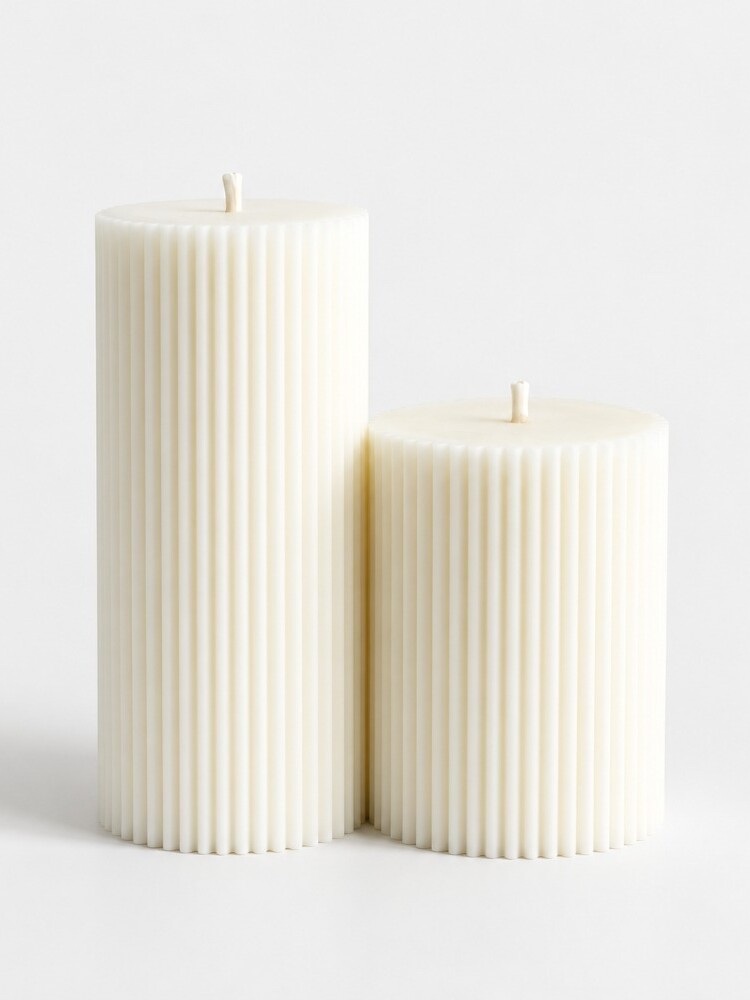 Harmony cylinder candle by Olfair with fine ribbed texture, handmade in Zürich from natural olive wax